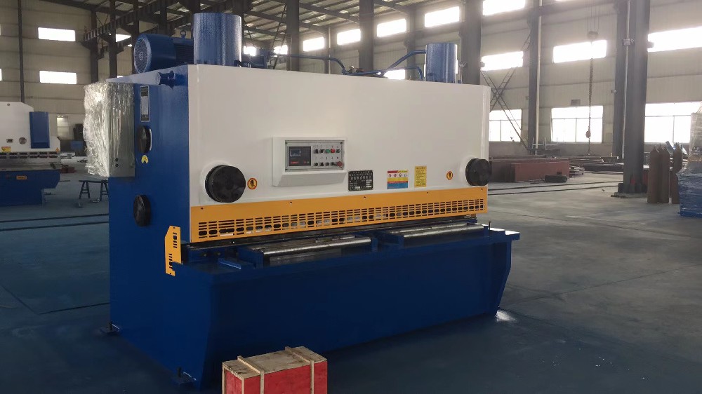 QC11K系列數(shù)控閘式剪板機(jī)